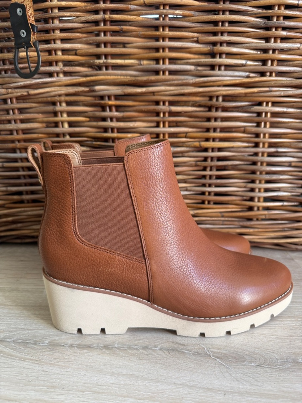 VIONIC Women's Tan Chelsea Wedge Booties - Classic Comfort Size 10